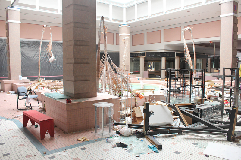 Illustration for article titled These Abandoned Malls Would Be Awesome Post-Apocalyptic Film Locations